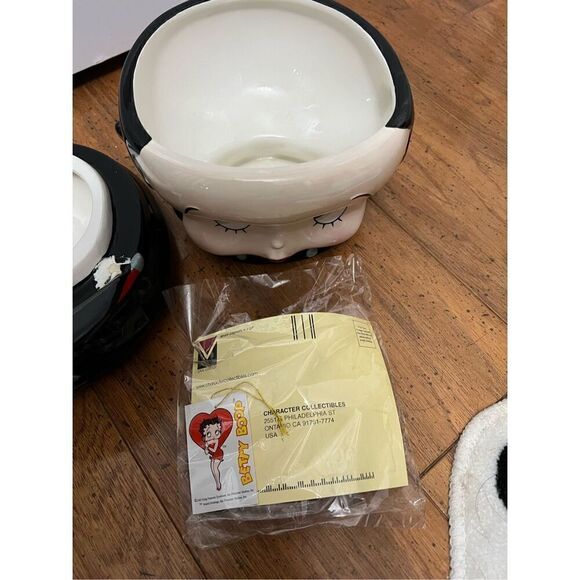 Betty Boop “Biker Betty” cookie jar. - Picture 4 of 13